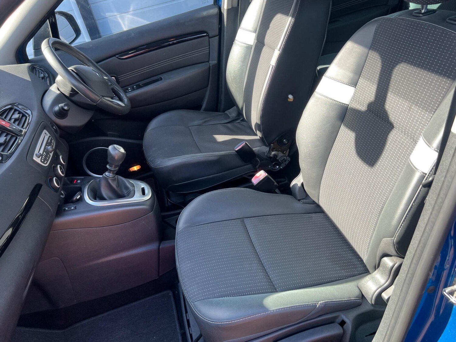 Used Renault Grand Scenic 2011 for sale - 76215040: Photo 21