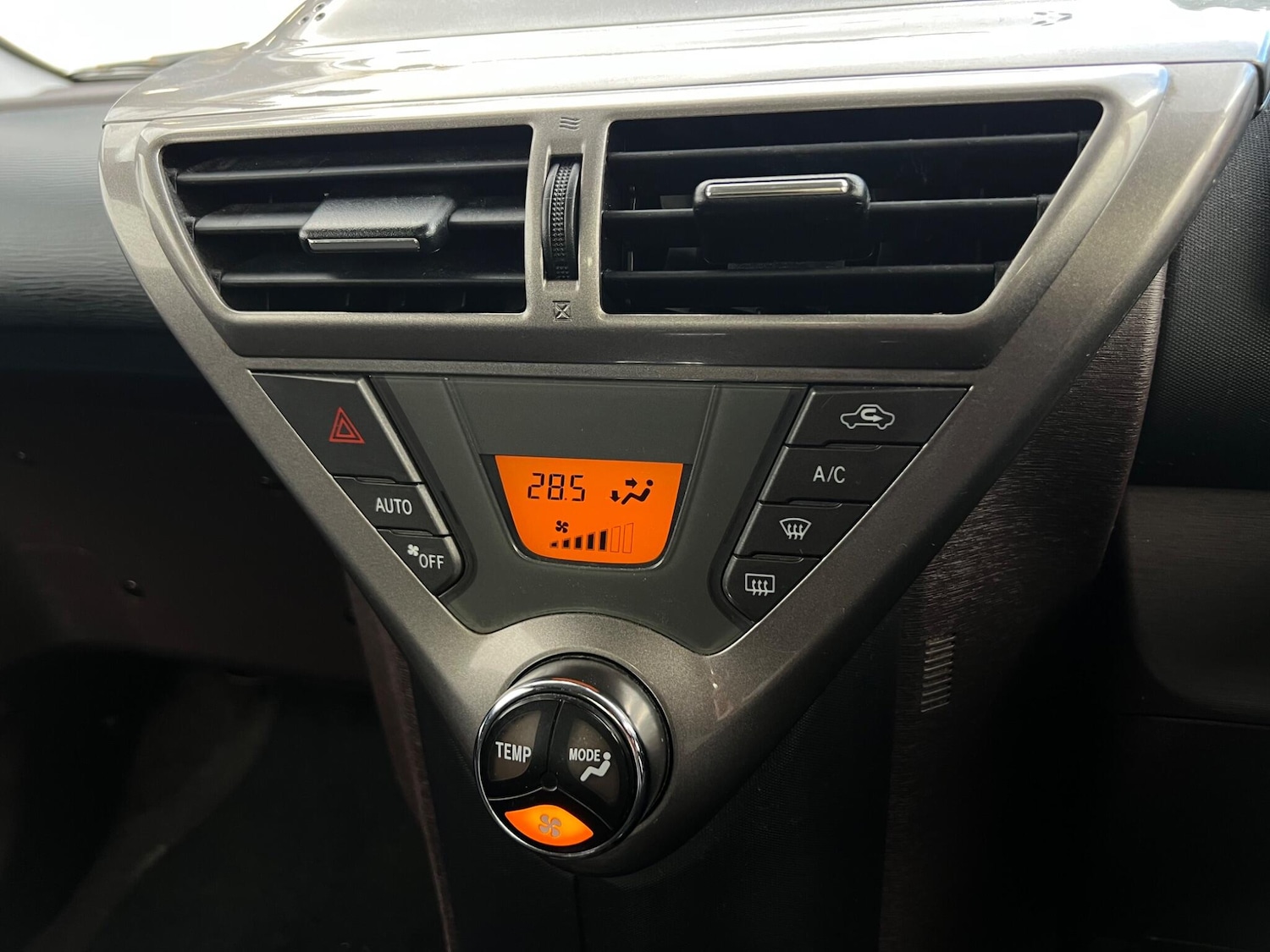 Used Toyota IQ 2010 for sale - 76839899: Photo 10