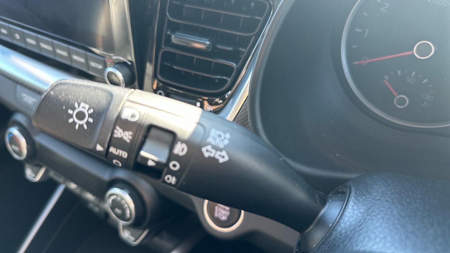 Used Kia Stonic 2023 for sale - 76337143: Photo 15