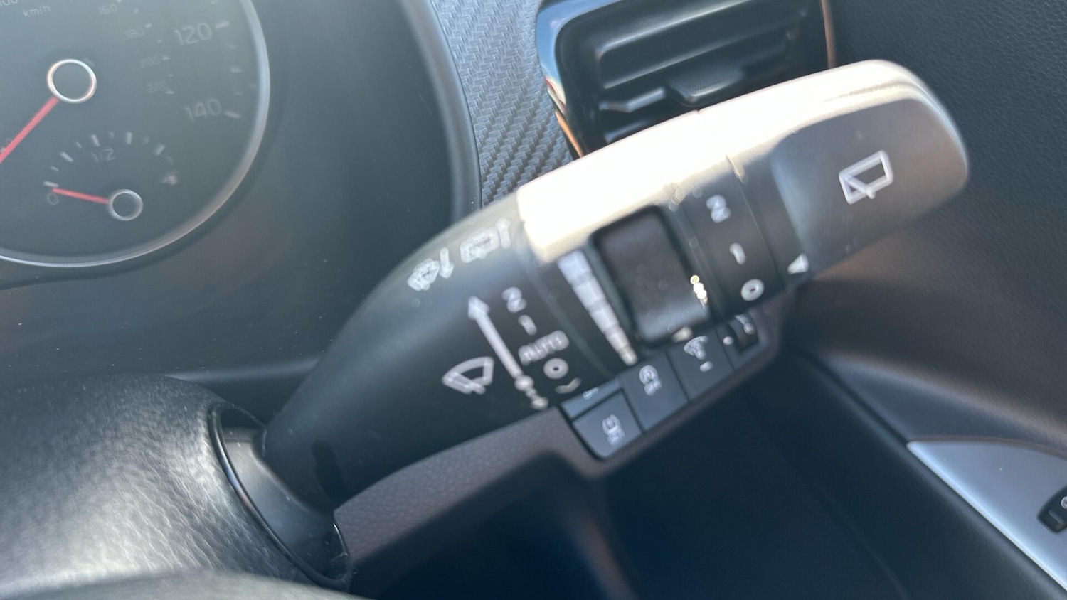 Used Kia Stonic 2023 for sale - 76337143: Photo 16