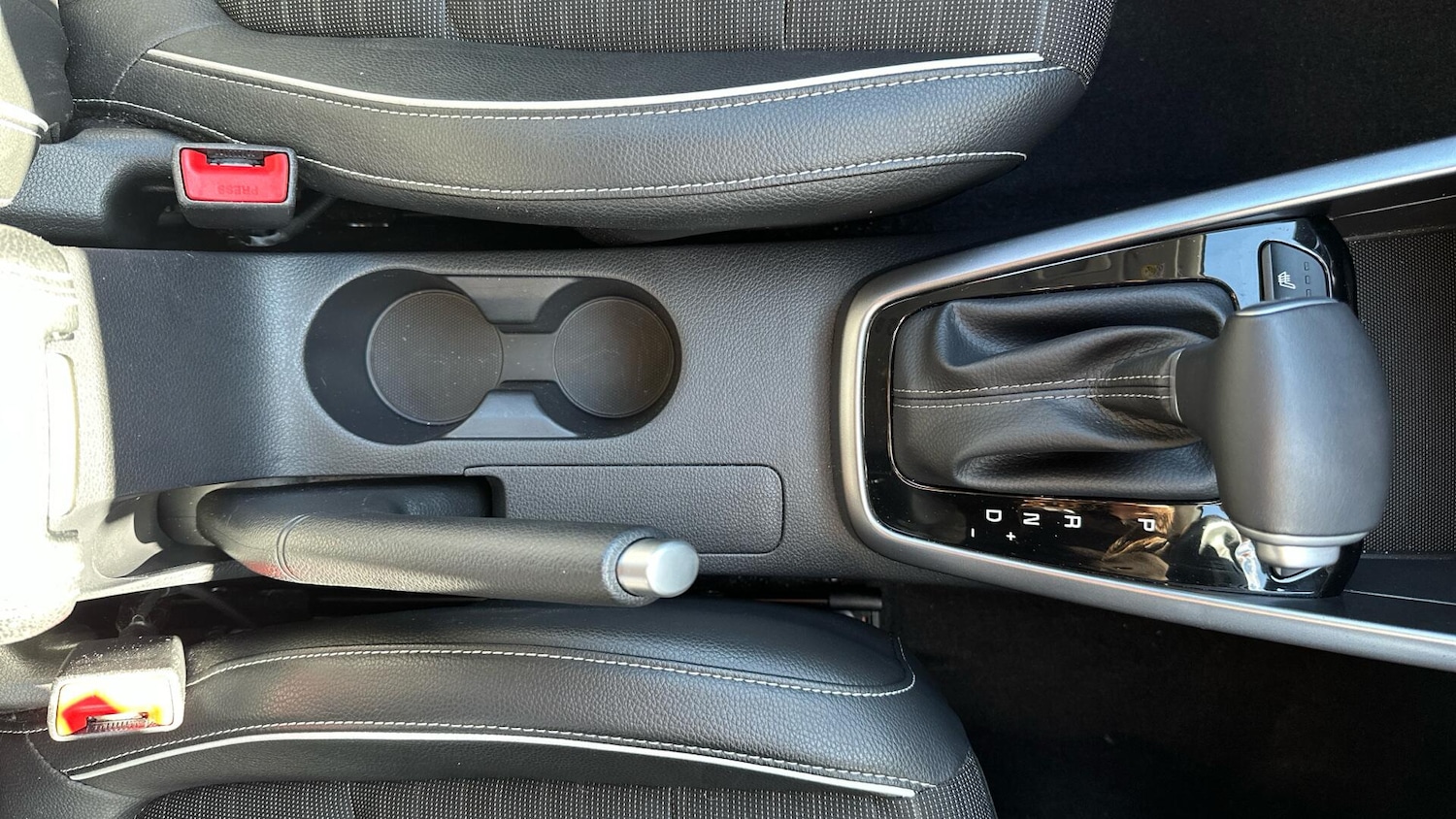 Used Kia Stonic 2023 for sale - 76337143: Photo 21