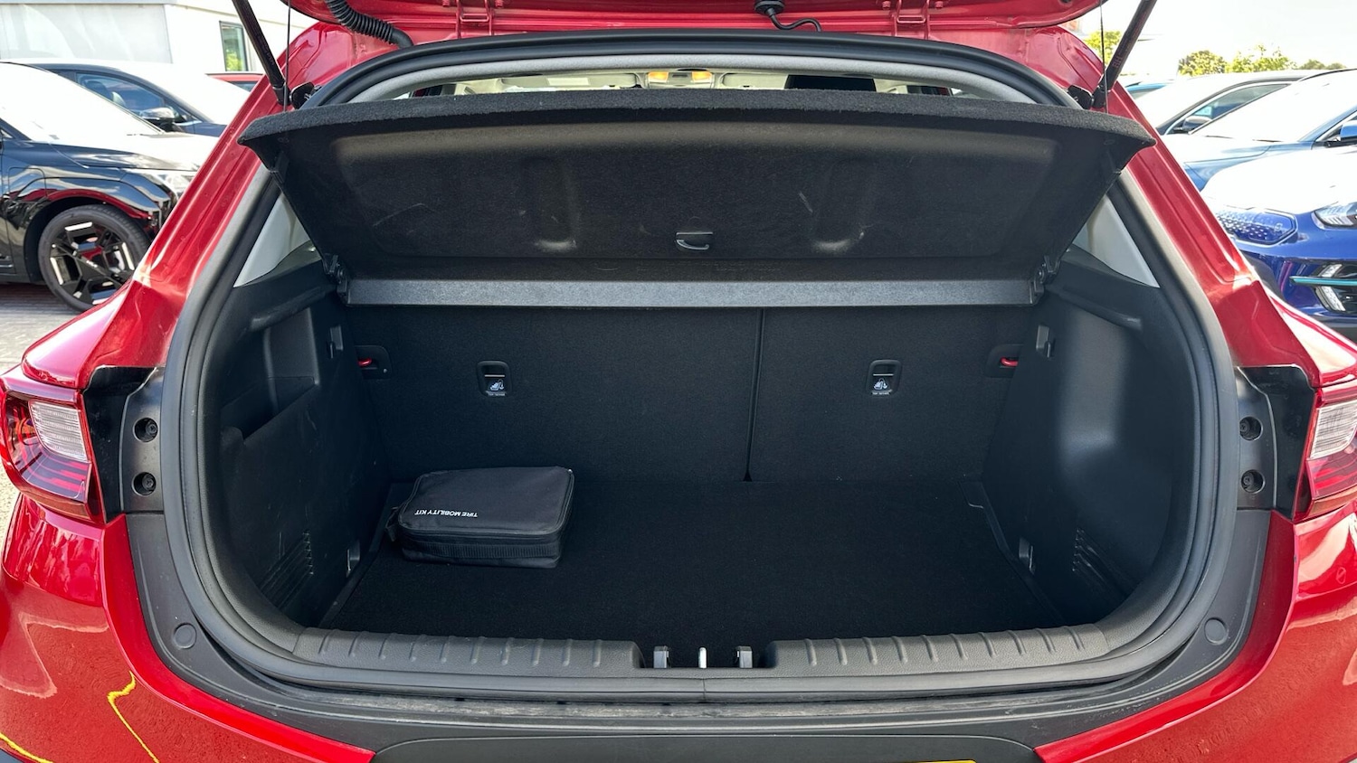 Used Kia Stonic 2023 for sale - 76337143: Photo 8