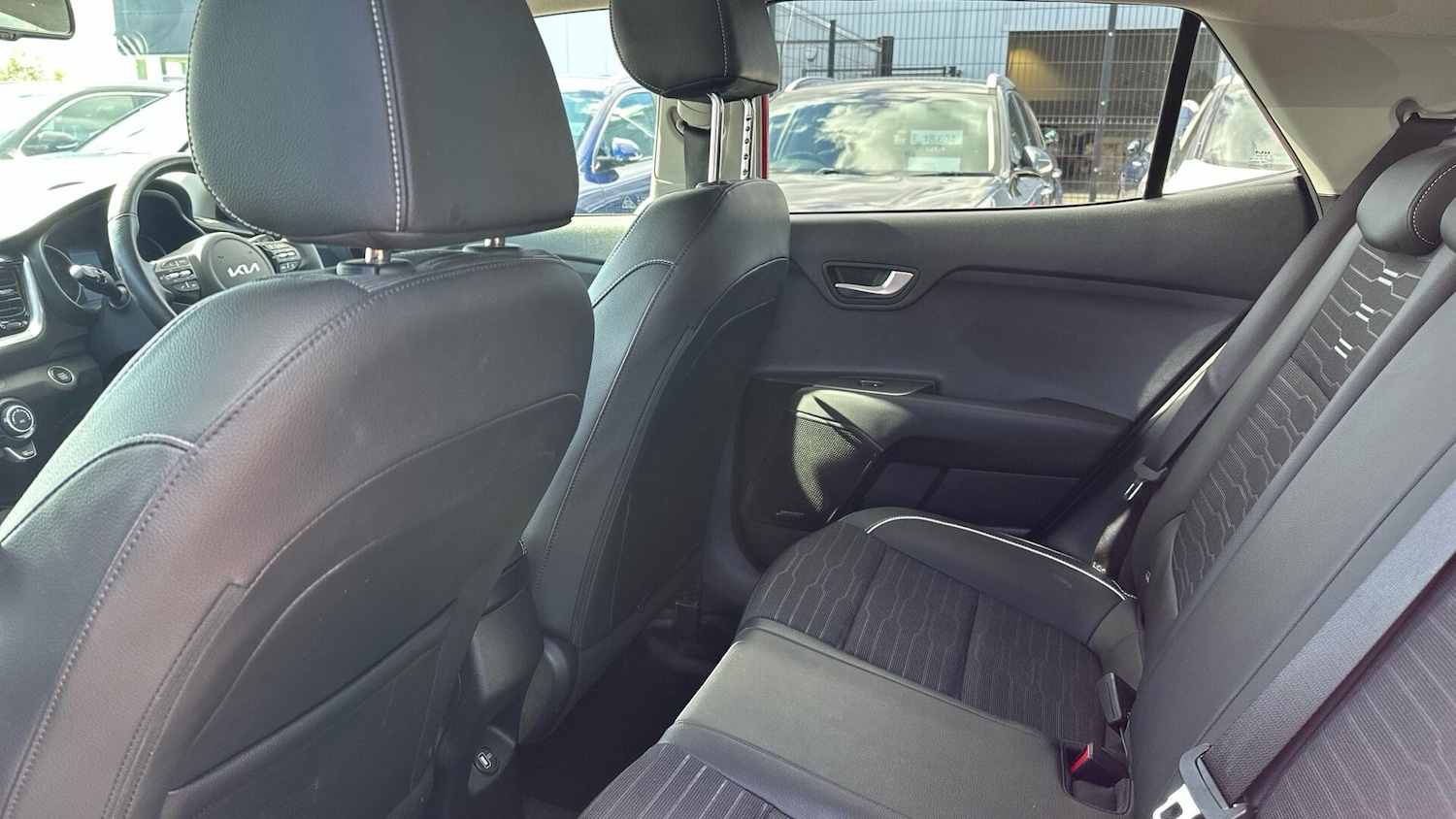 Used Kia Stonic 2023 for sale - 76337143: Photo 9