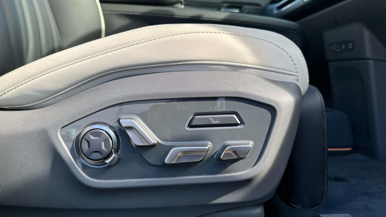 Used Kia EV9 2025 for sale - 76584932: Photo 32