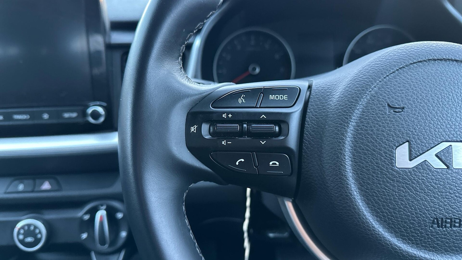 Used Kia Stonic 2022 for sale - 76337745: Photo 11