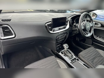 Used Kia Ceed 2025 for sale - 76472471: Photo