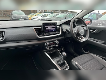 Used Kia Stonic 2025 for sale - 77400473: Photo