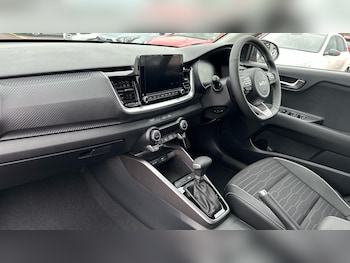 Used Kia Stonic 2025 for sale - 76337044: Photo