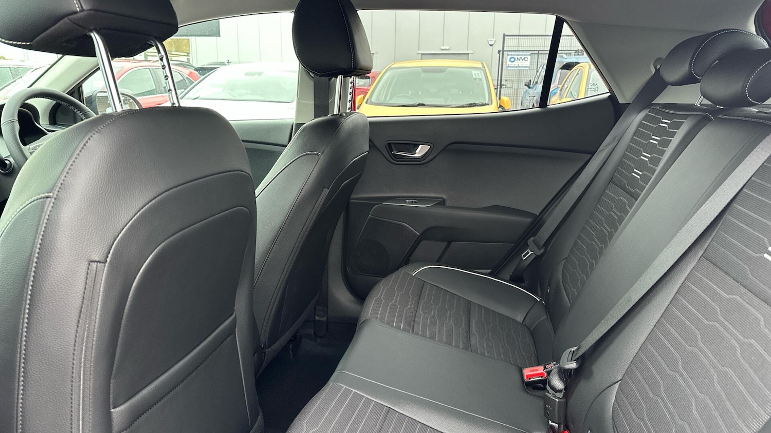 Used Kia Stonic 2025 for sale - 76337044: Photo 9