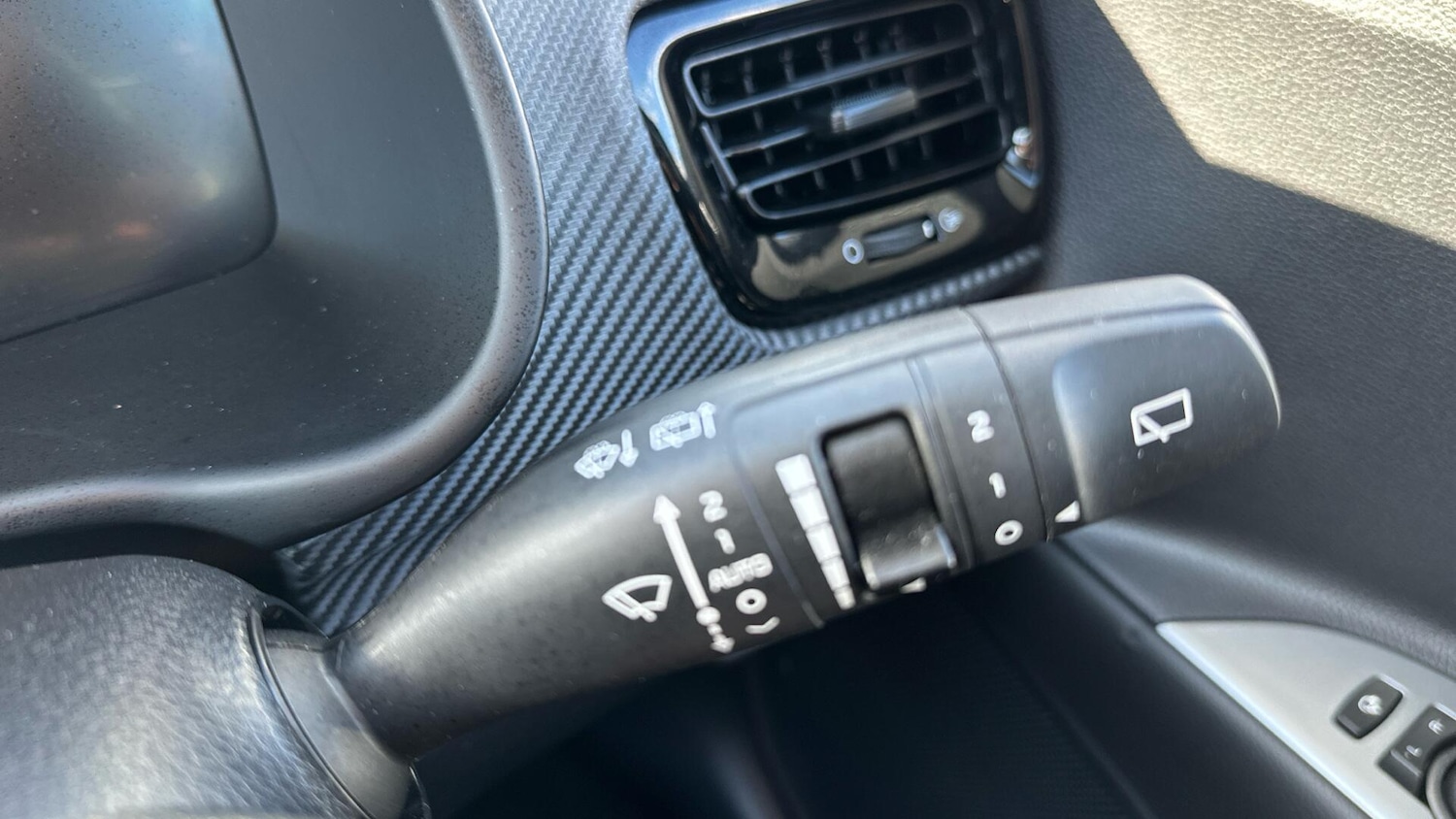 Used Kia Stonic 2024 for sale - 76336216: Photo 17