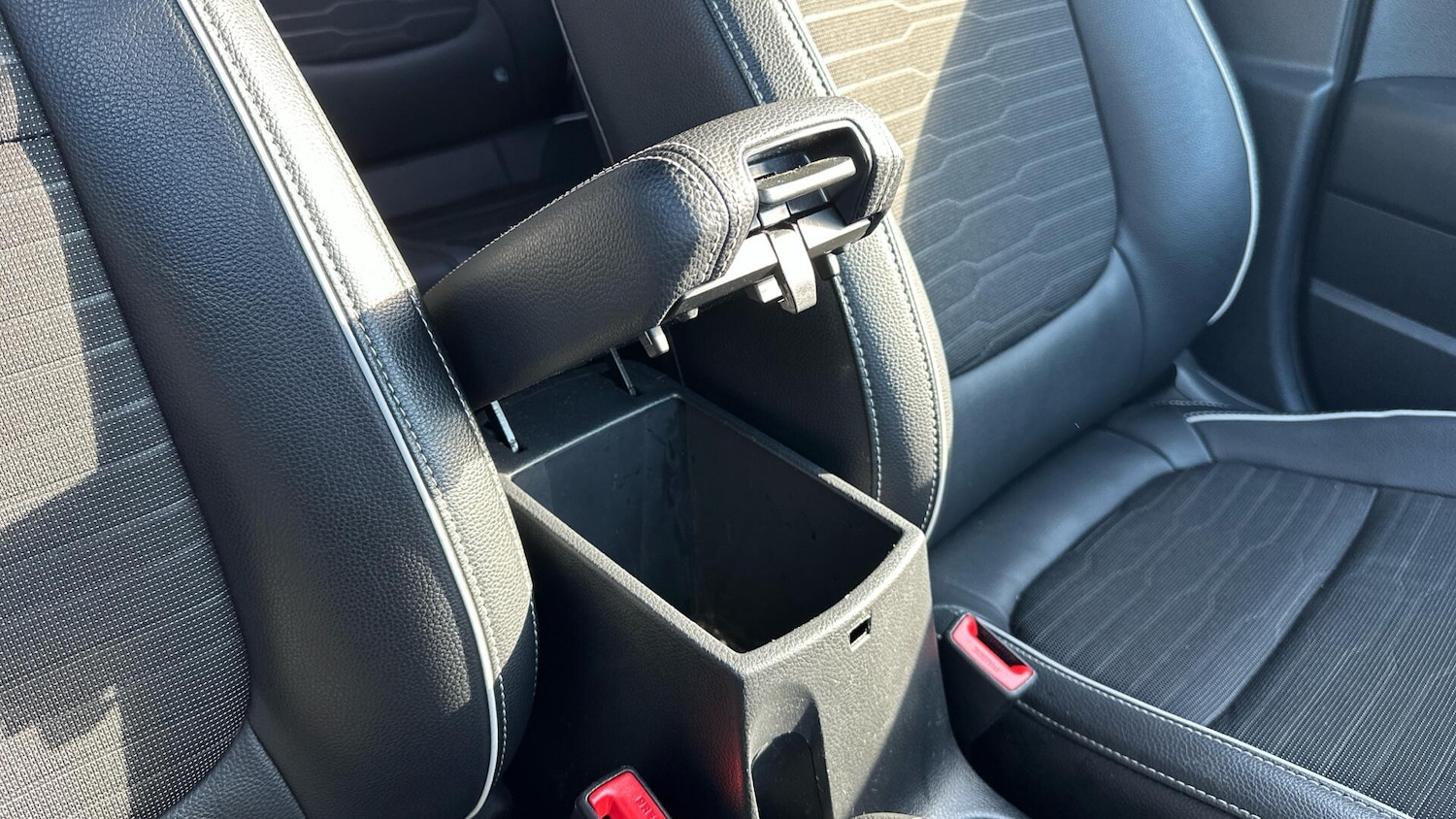 Used Kia Stonic 2024 for sale - 76336216: Photo 23