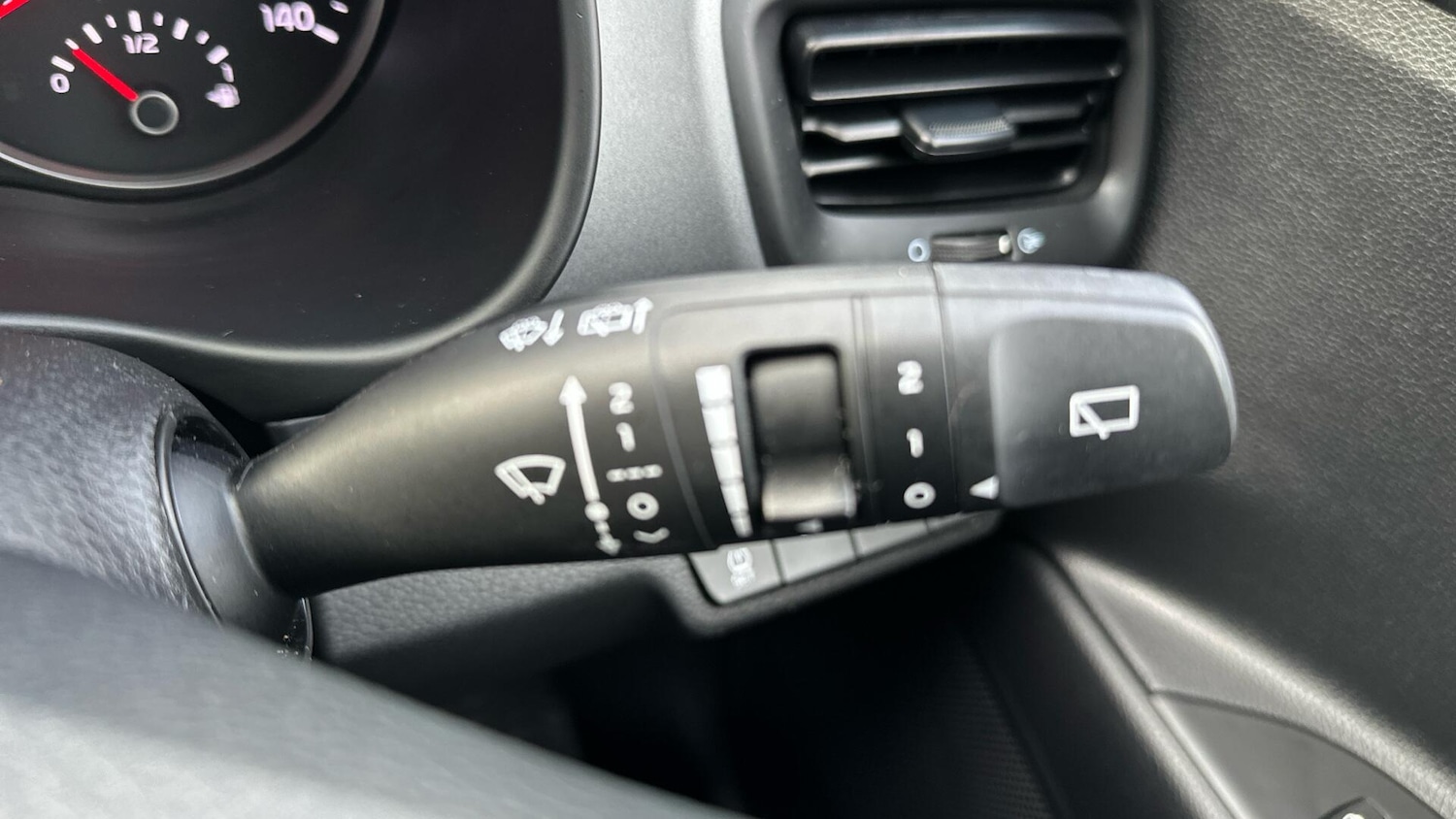 Used Kia Stonic 2022 for sale - 76336290: Photo 35