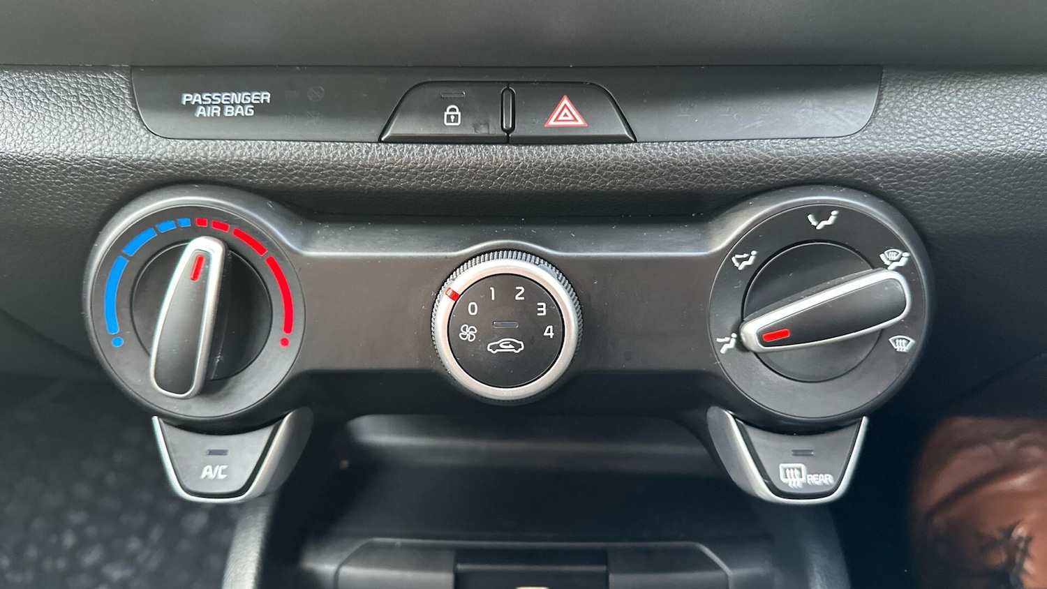 Used Kia Stonic 2022 for sale - 76336290: Photo 40