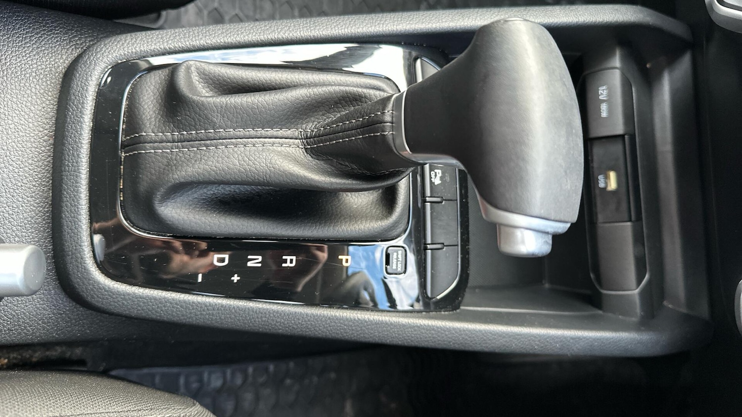 Used Kia Stonic 2022 for sale - 76336290: Photo 43