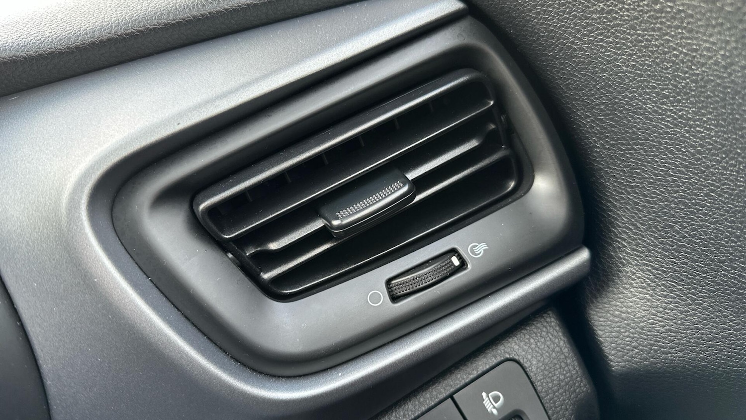 Used Kia Stonic 2022 for sale - 76336290: Photo 47