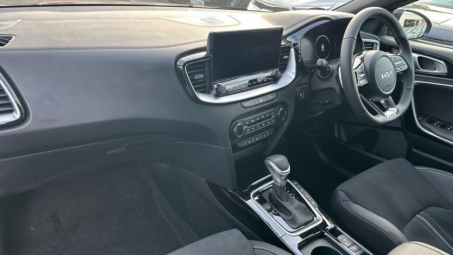 Used Kia XCeed 2025 for sale - 76337383: Photo 3