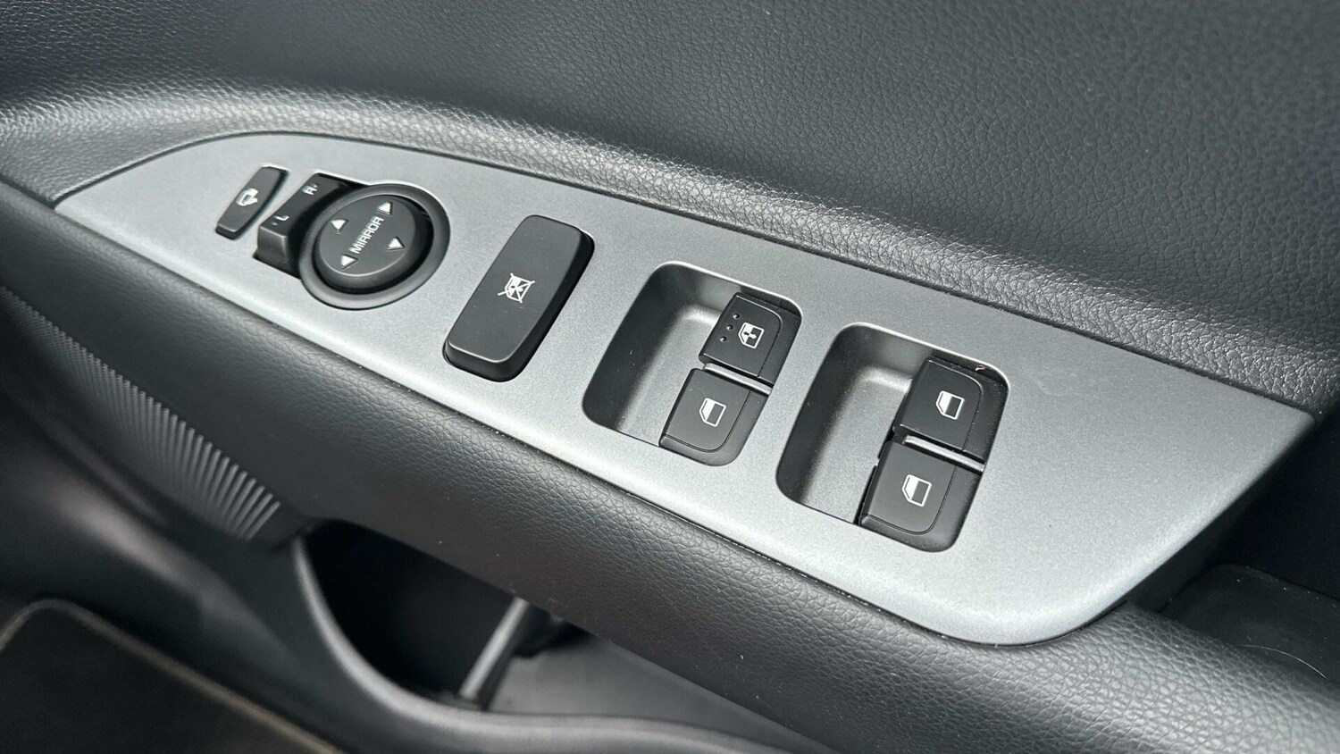 Used Kia Stonic 2025 for sale - 77550319: Photo 19