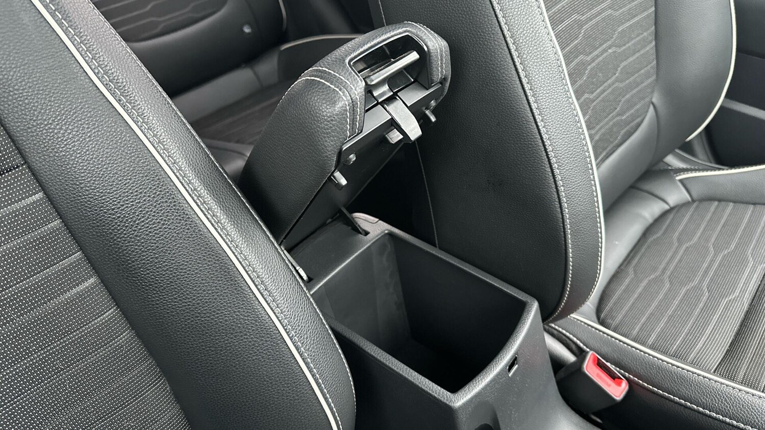 Used Kia Stonic 2025 for sale - 77550319: Photo 22