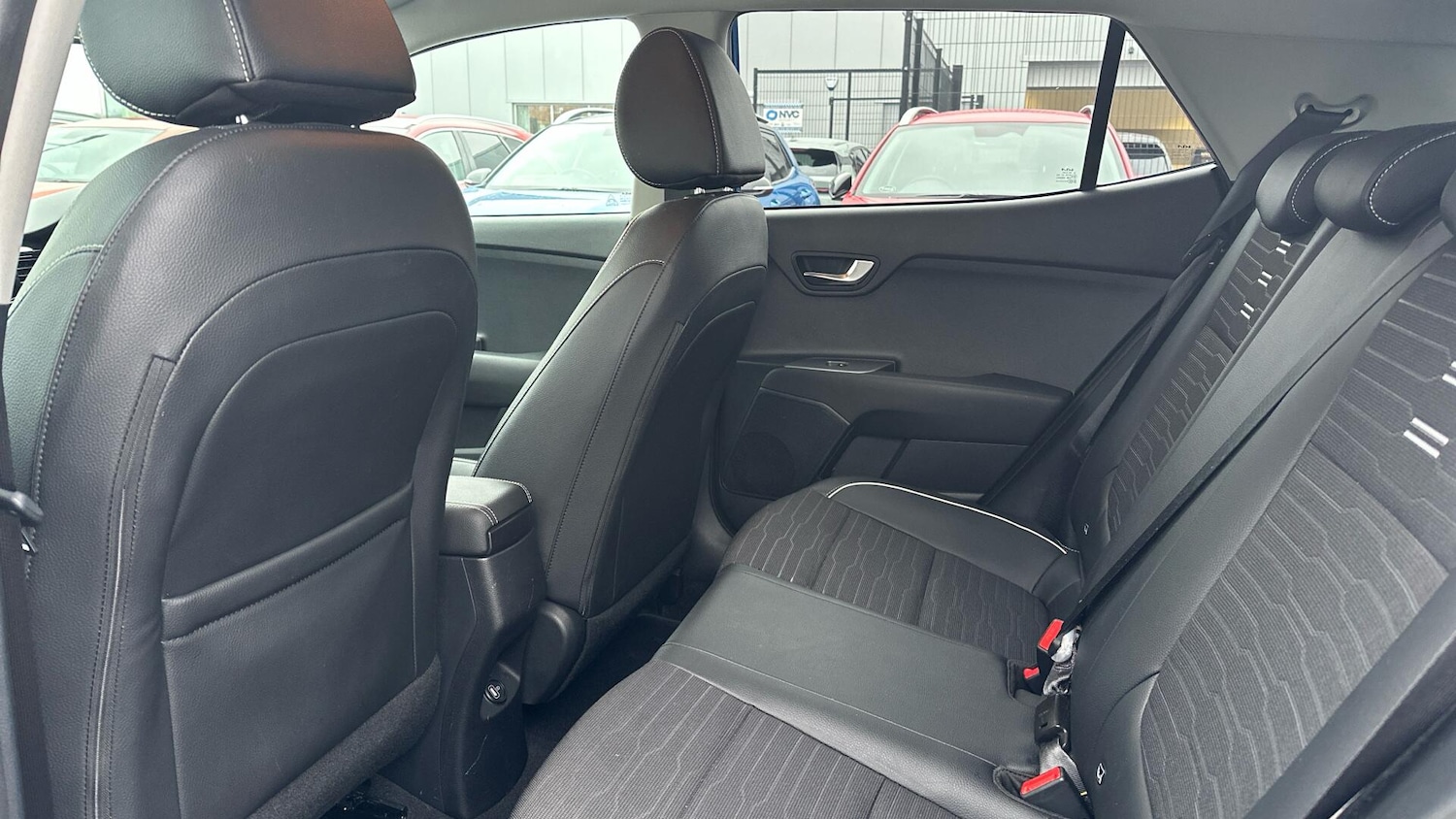 Used Kia Stonic 2025 for sale - 77550319: Photo 9