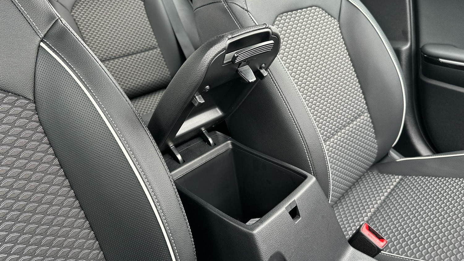 Used Kia XCeed 2025 for sale - 76498975: Photo 21