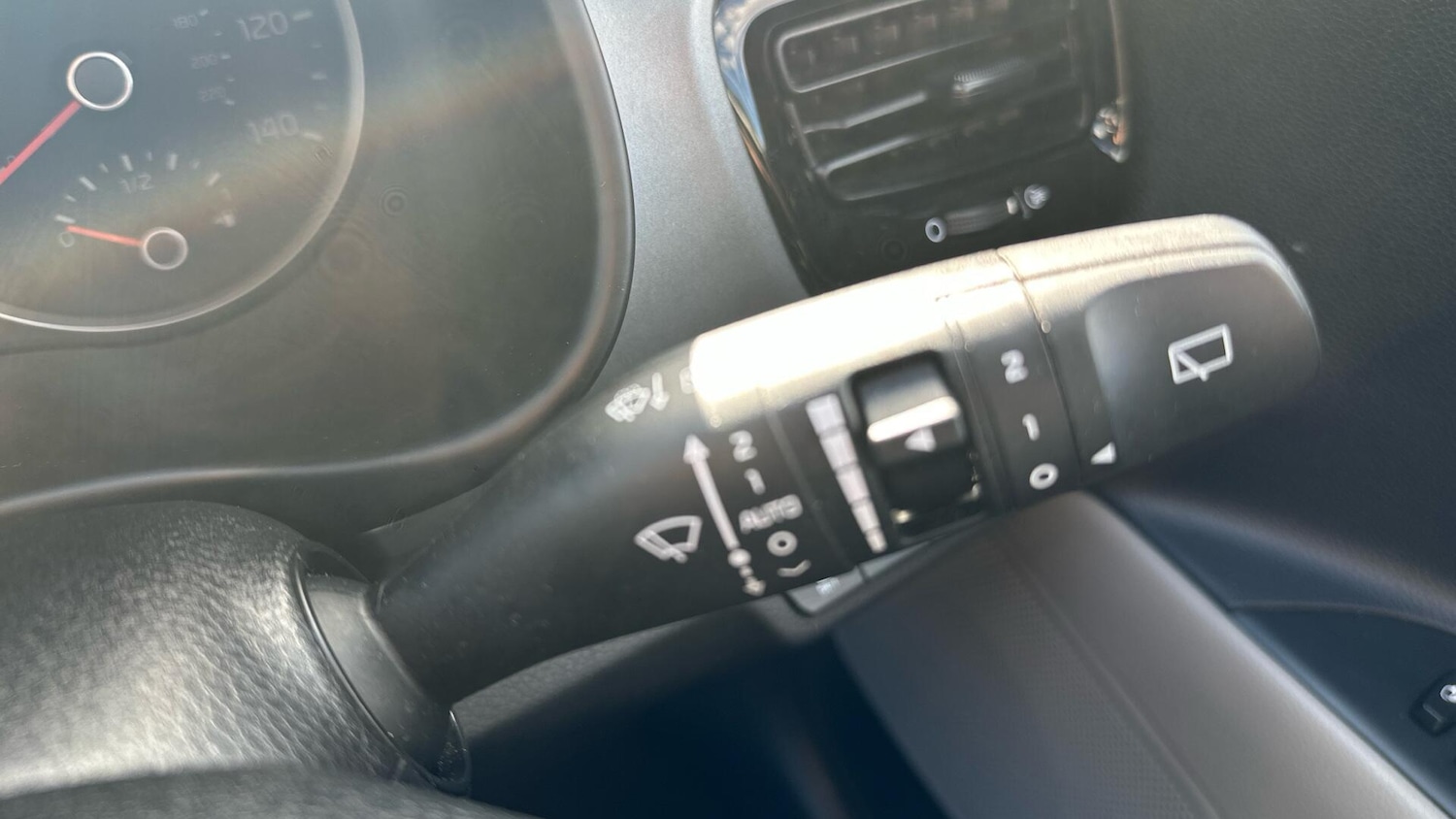 Used Kia Stonic 2021 for sale - 76336780: Photo 14