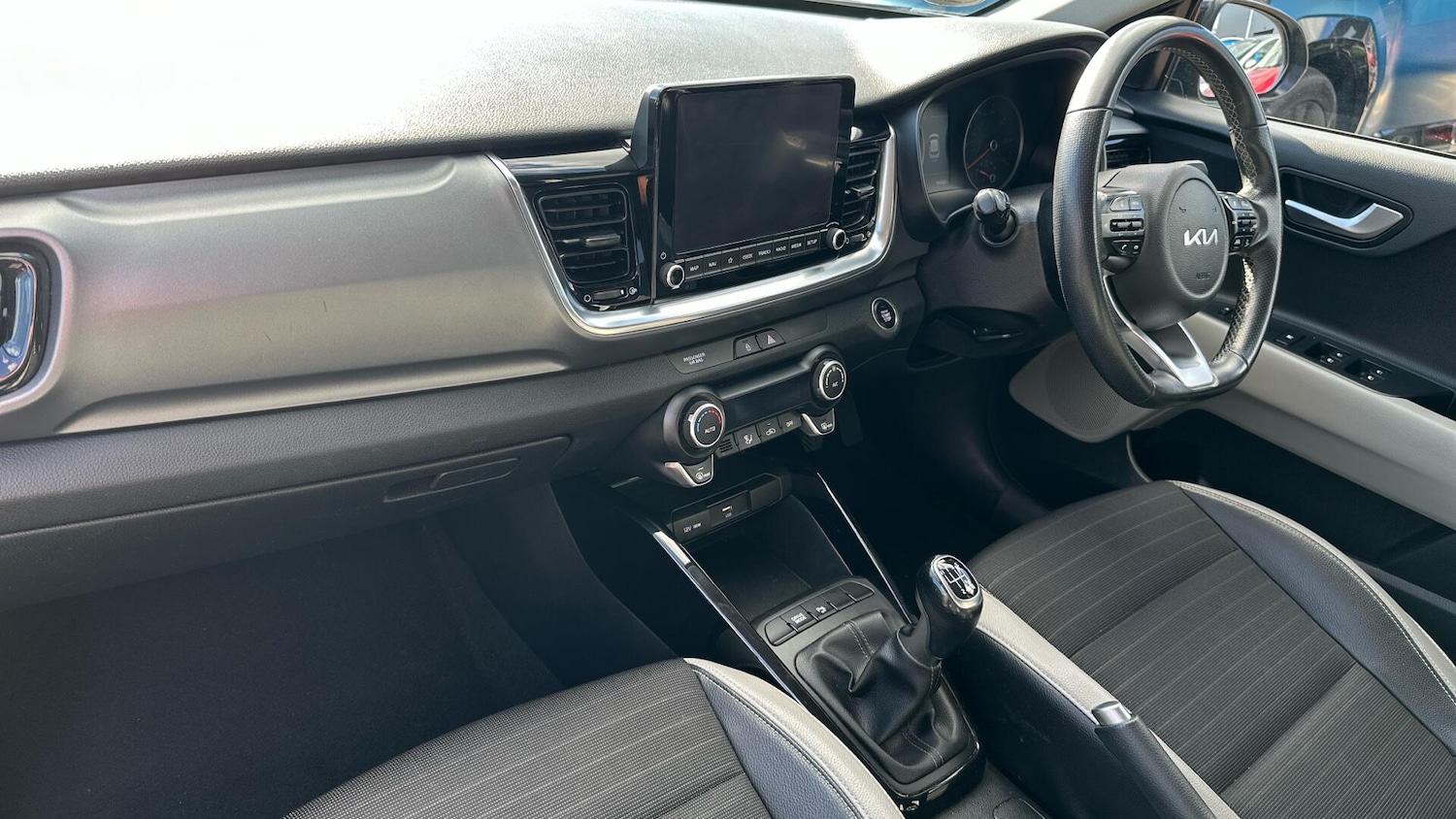 Used Kia Stonic 2021 for sale - 76336780: Photo 3