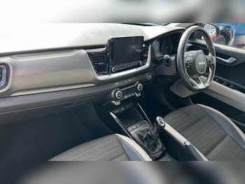 Used Kia Stonic 2021 for sale - 76336780: Photo