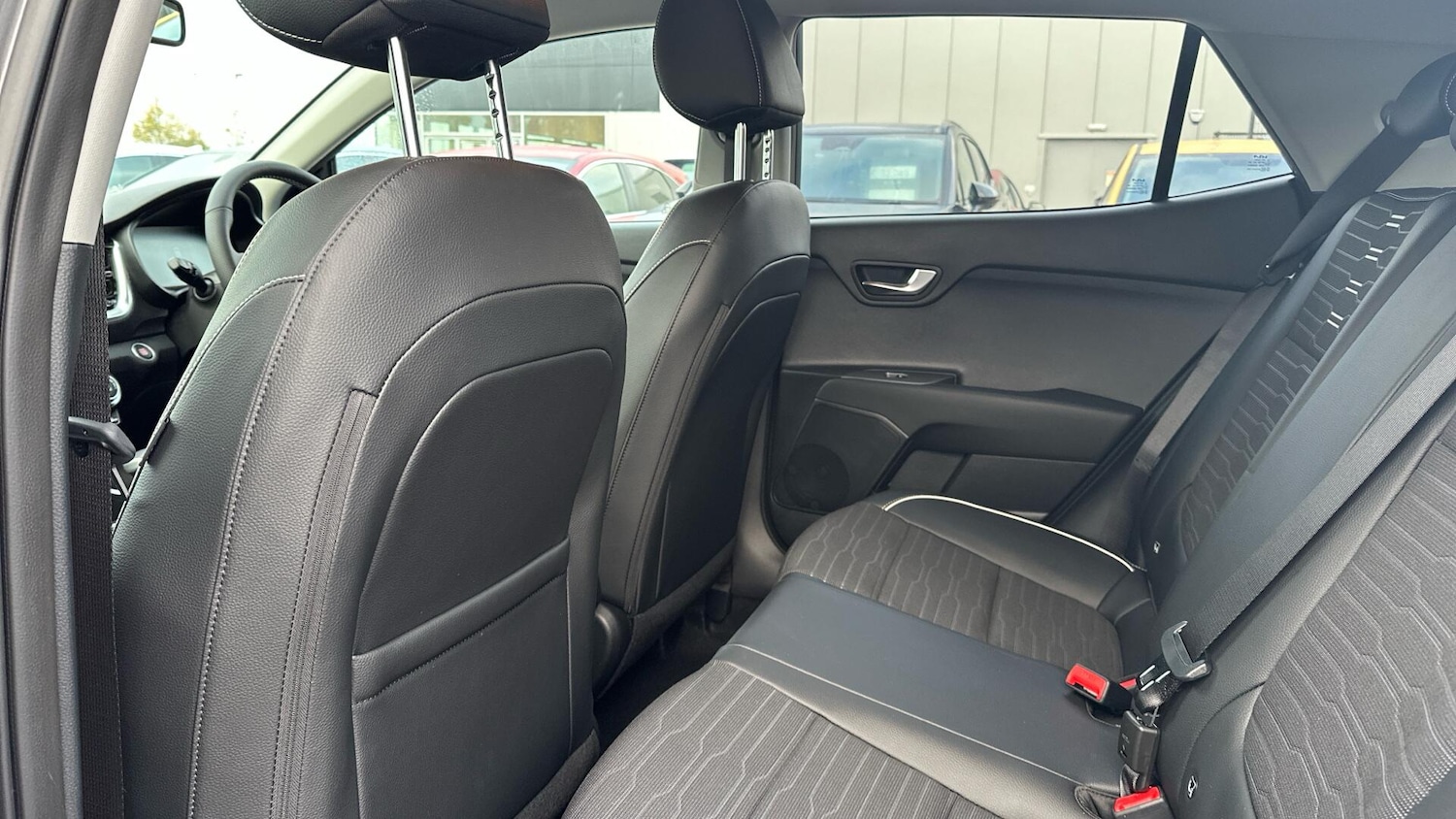 Used Kia Stonic 2025 for sale - 76336735: Photo 9