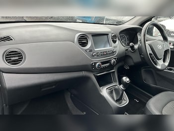Used Hyundai i10 2019 for sale - 77673204: Photo