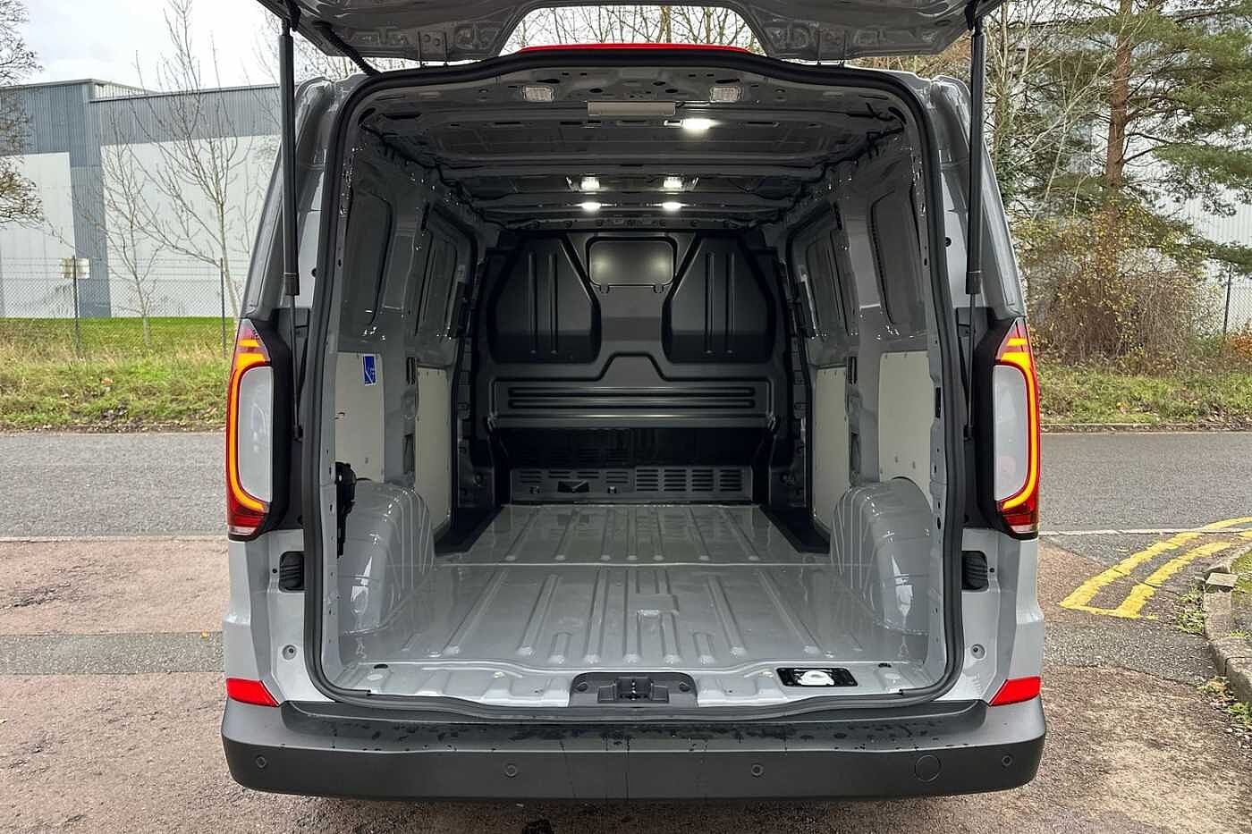 Used Volkswagen Transporter 2025 for sale - 76800532: Photo 11