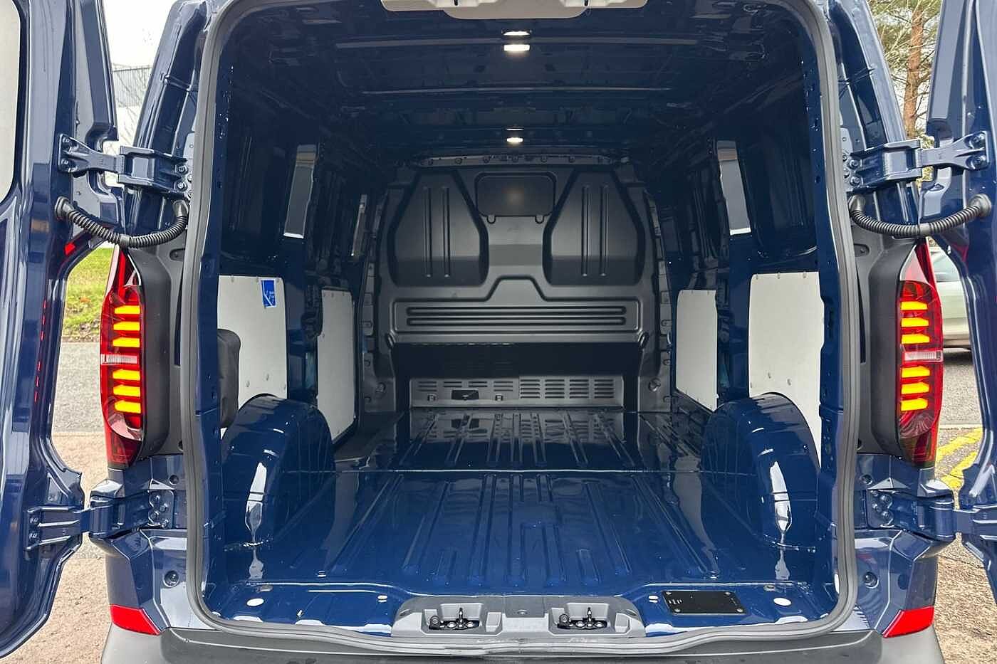 Used Volkswagen Transporter 2025 for sale - 76800495: Photo 11