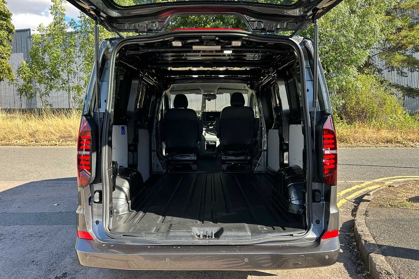 Used Volkswagen Transporter 2025 for sale - 76400290: Photo 7