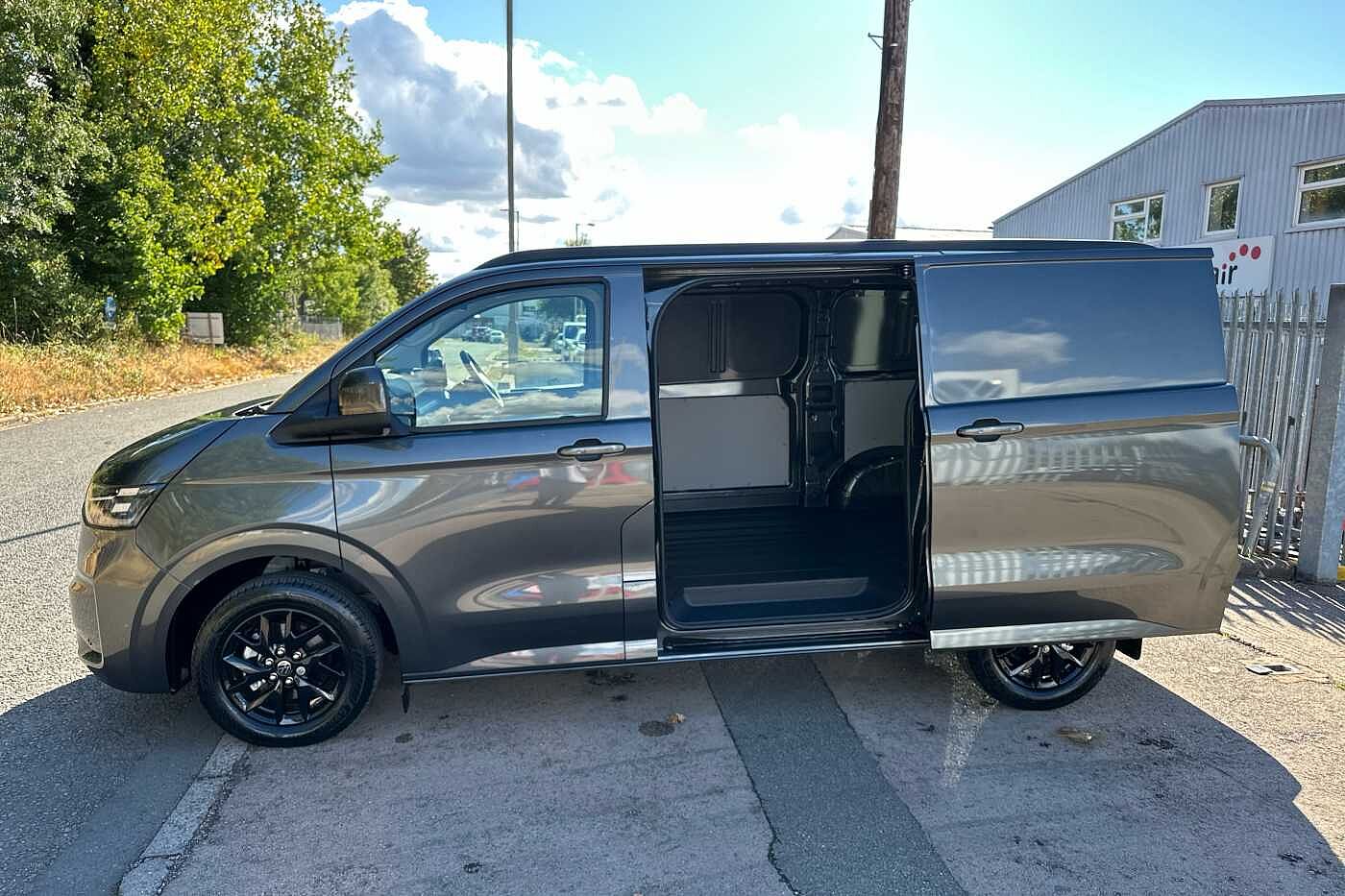 Used Volkswagen Transporter 2025 for sale - 76400290: Photo 9