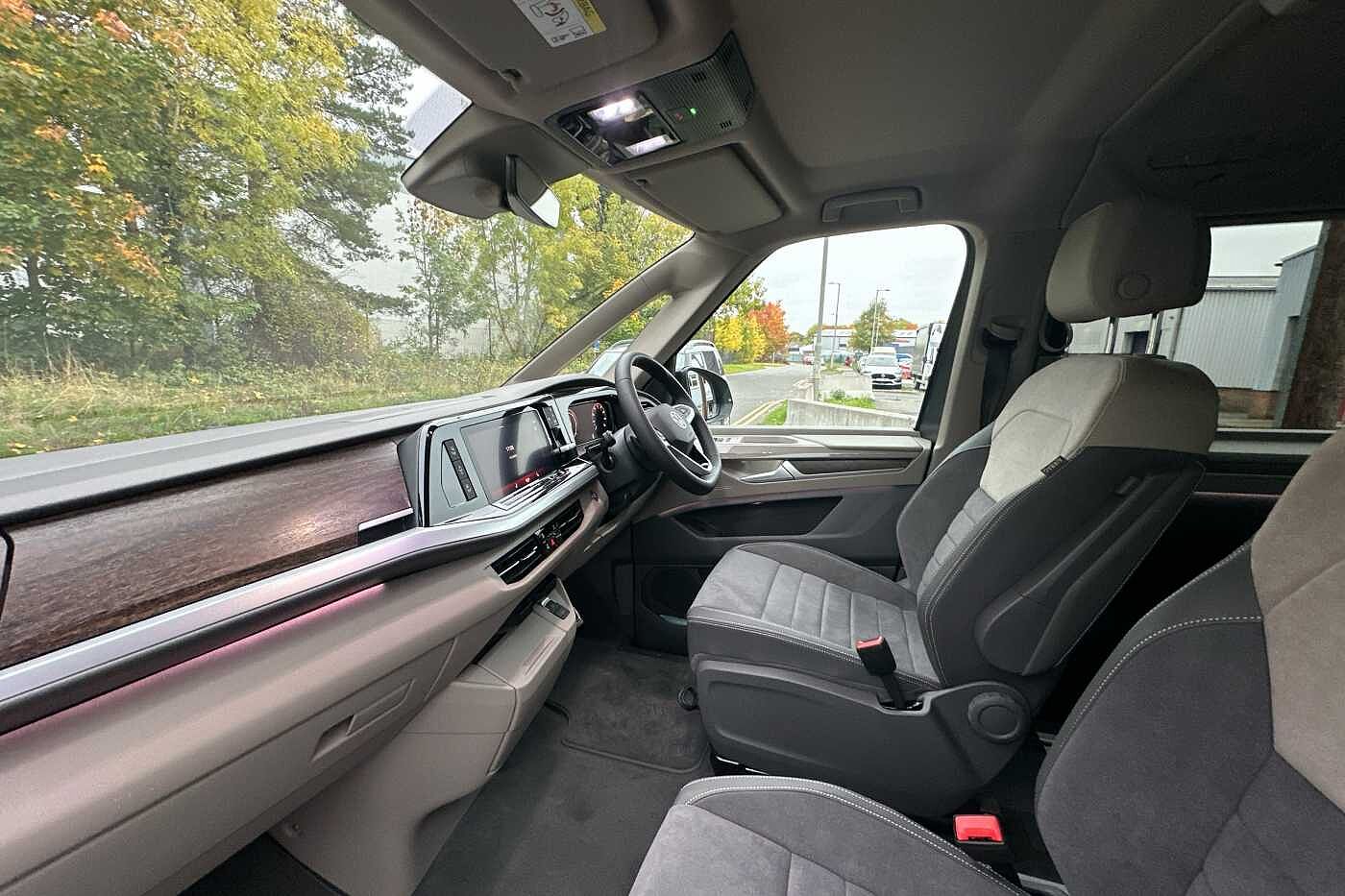 Used Volkswagen Multivan 2025 for sale - 77994851: Photo 2