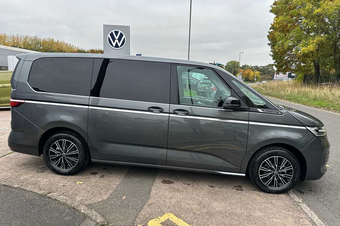 Used Volkswagen Multivan 2025 for sale - 77994851: Photo 4