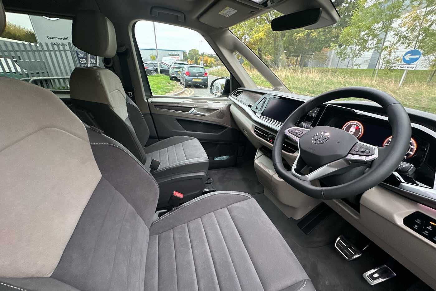 Used Volkswagen Multivan 2025 for sale - 77994851: Photo 6