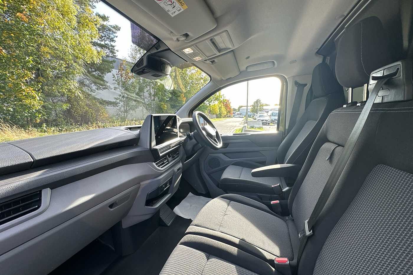 Used Volkswagen Transporter 2025 for sale - 76176063: Photo 2