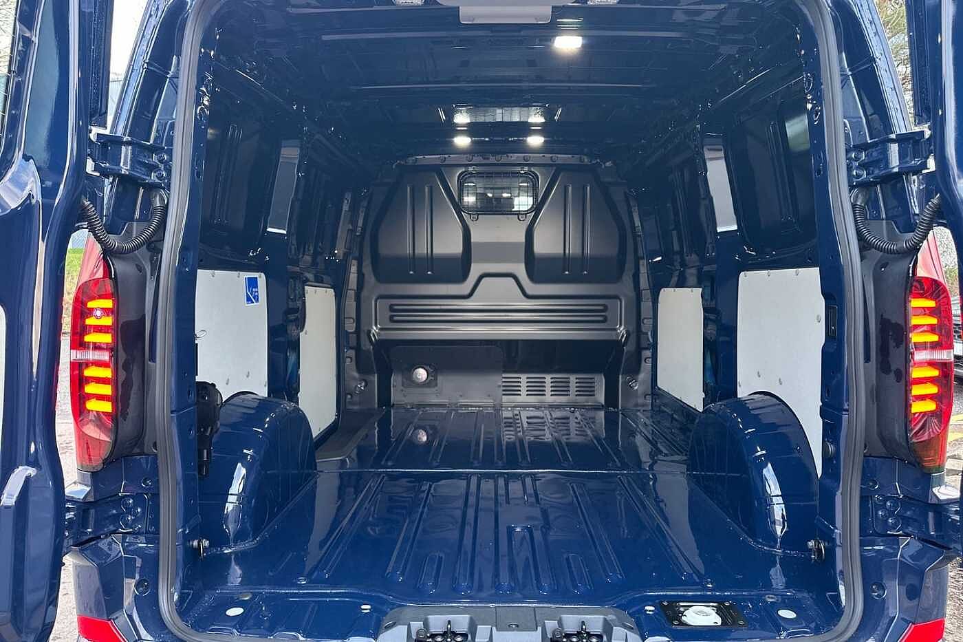 Used Volkswagen Transporter 2025 for sale - 77124503: Photo 11