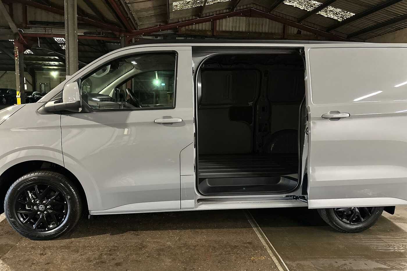 Used Volkswagen Transporter 2025 for sale - 77124700: Photo 13
