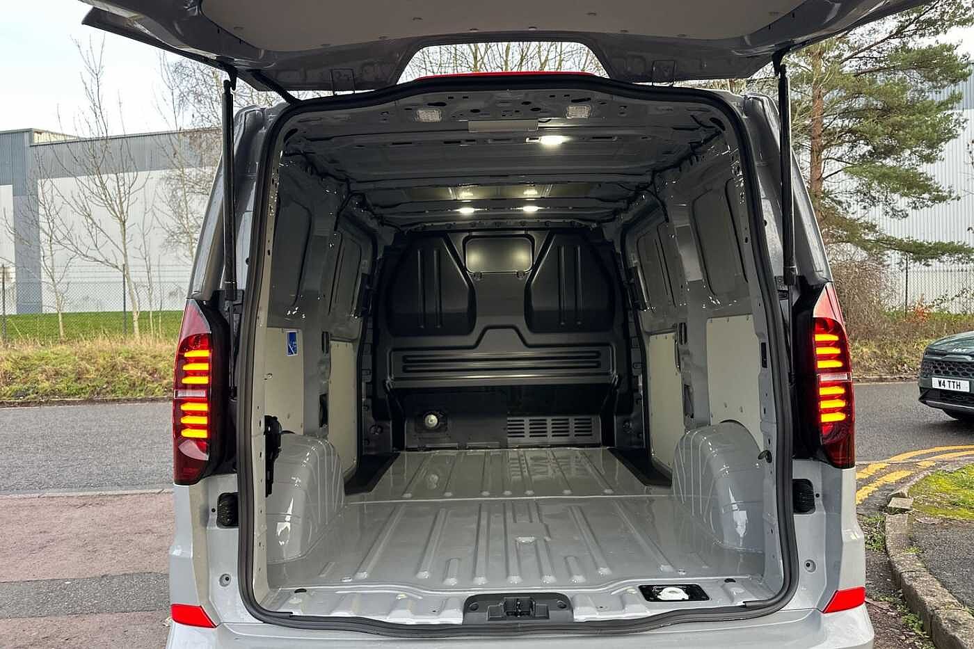 Used Volkswagen Transporter 2025 for sale - 77124425: Photo 11