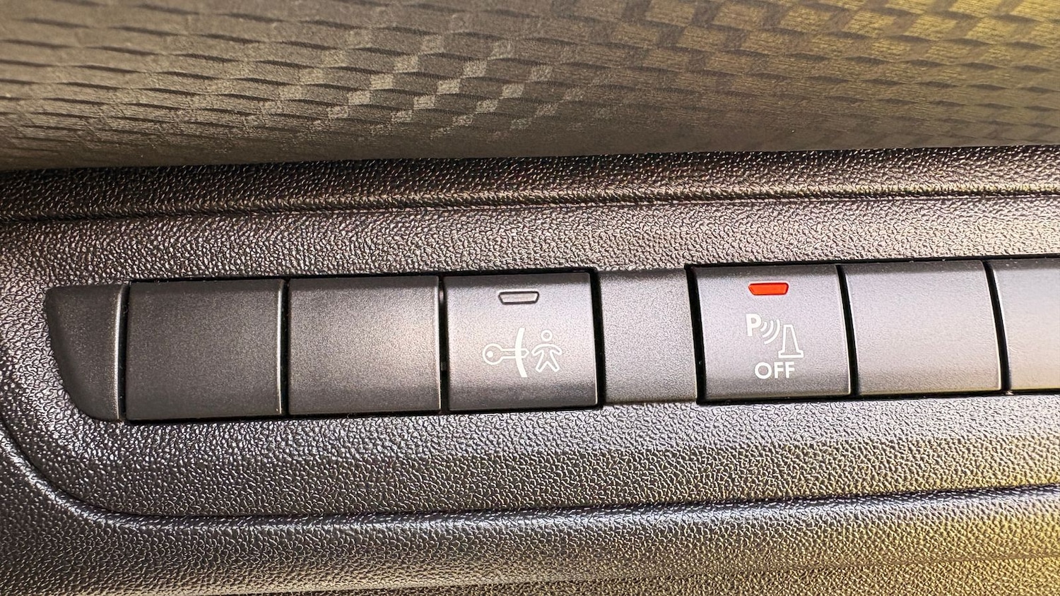 Used Peugeot 208 2018 for sale - 77560763: Photo 24