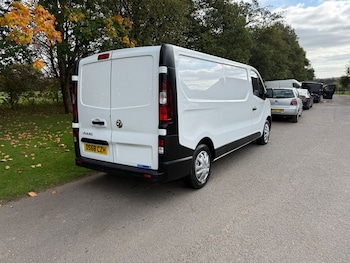 Used Vauxhall Vivaro 2018 for sale - 76065745: Photo 3