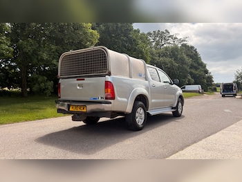 Used Toyota Hilux 2010 for sale - 78847952: Photo