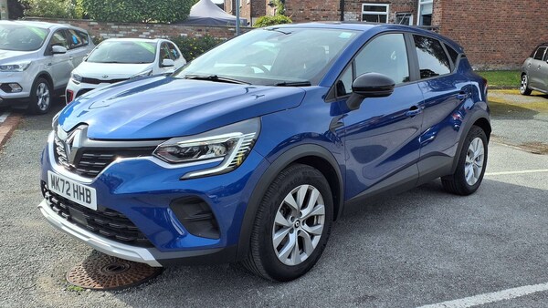 Used Renault Captur 2022 for sale - 76141547: Photo 2