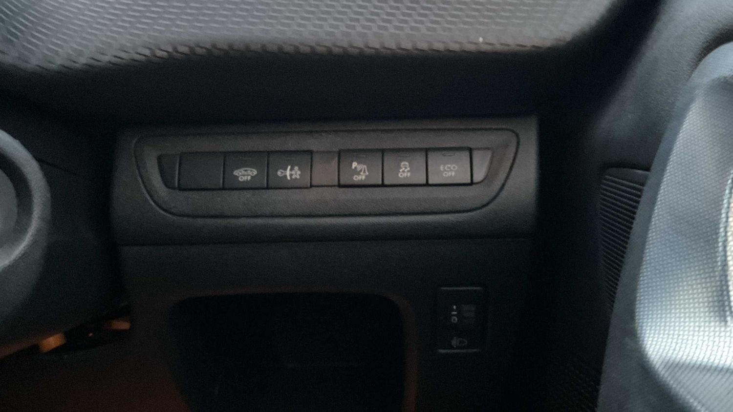 Used Peugeot 2008 2017 for sale - 76298483: Photo 12