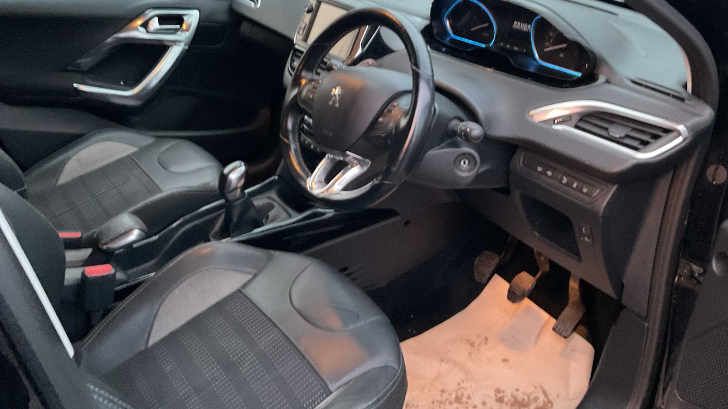 Used Peugeot 2008 2017 for sale - 76298483: Photo 8