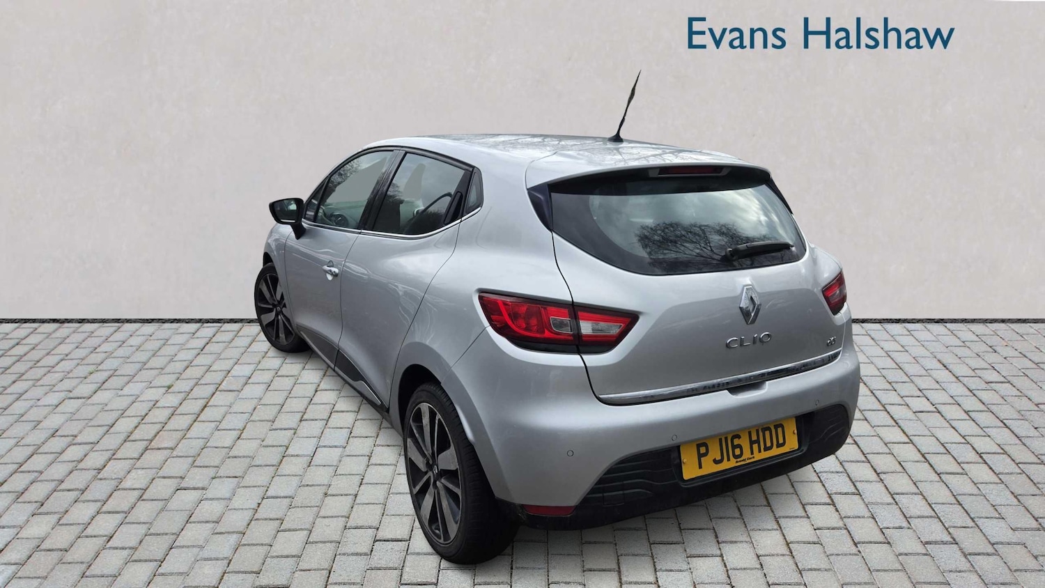 Used Renault Clio 2016 for sale - 77429091: Photo 2