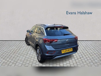 Used Volkswagen T-Roc 2024 for sale - 77123410: Photo