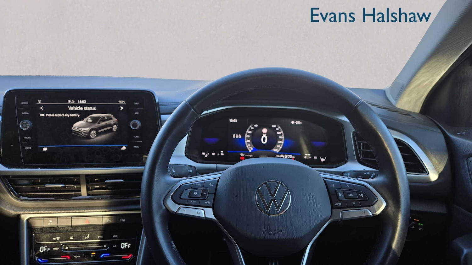 Used Volkswagen T-Roc 2024 for sale - 77123410: Photo 6