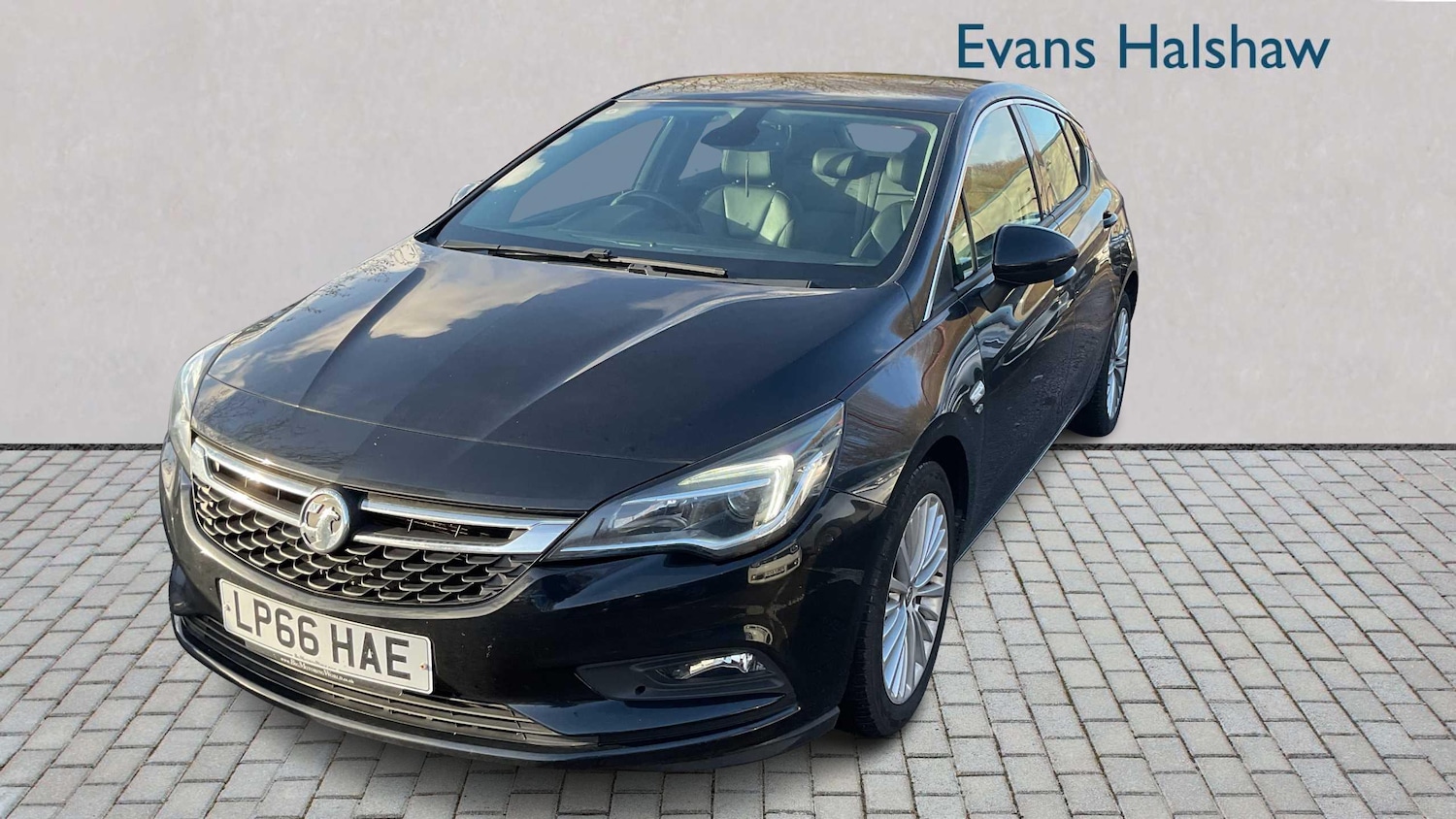 Used Vauxhall Astra 2017 for sale - 77134749: Photo 2
